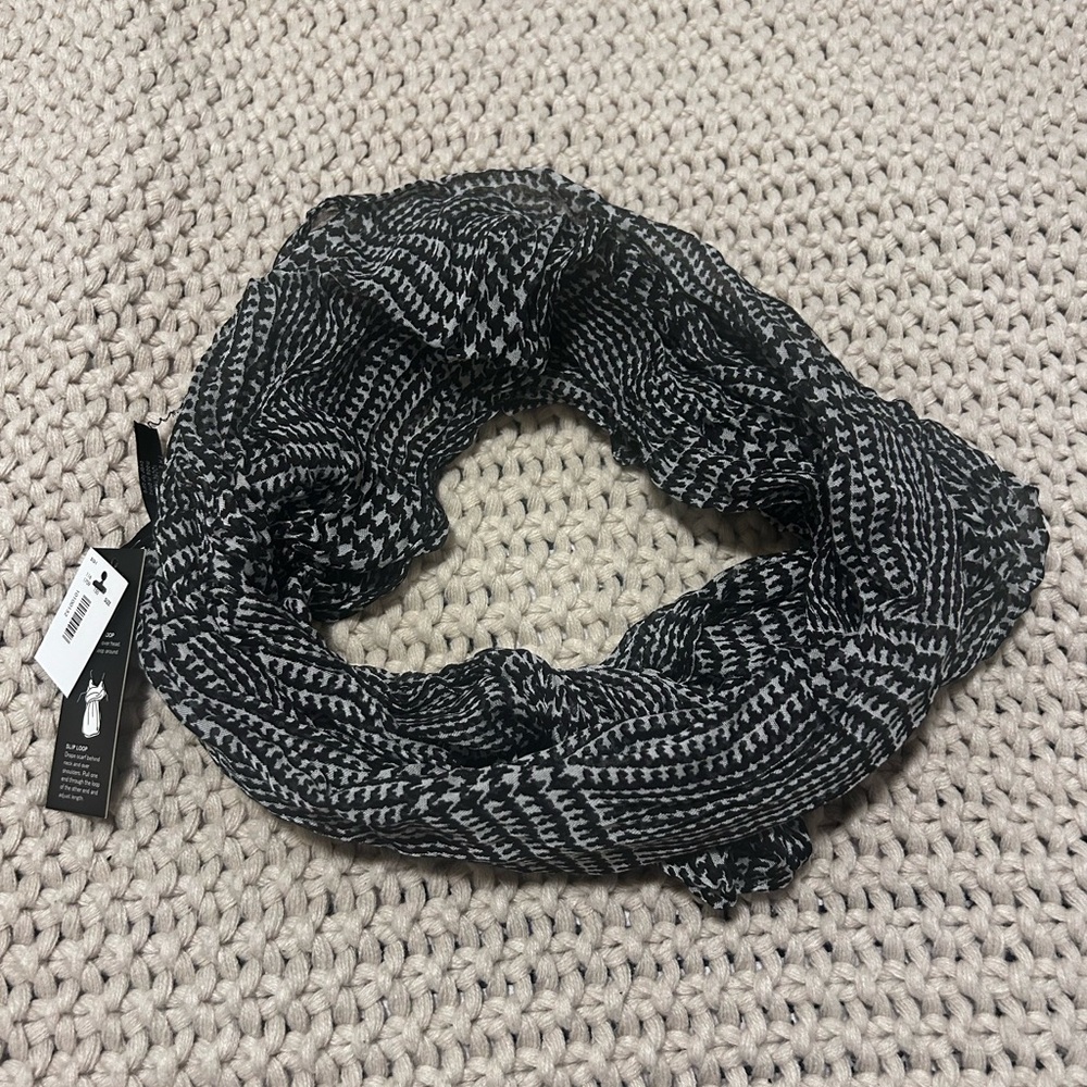 Black and White Houndstooth Scarf